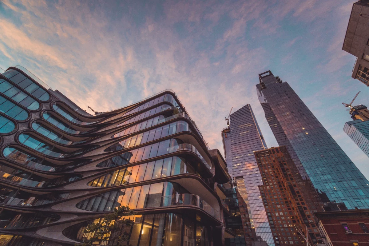 Najlepsze domki nad Bałtykiem: przewodnik po lokalizacjach, cenach, udogodnieniach i atrakcjach — jak zarezerwować idealny domek na wakacje